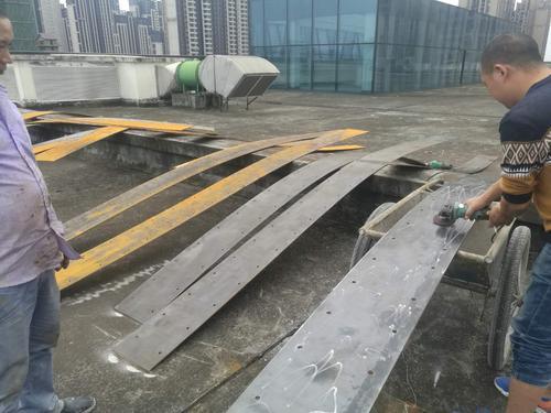 建筑施工中的<a href=http://m.fogandshadows.com target=_blank class=infotextkey>粘鋼加固</a>的作用